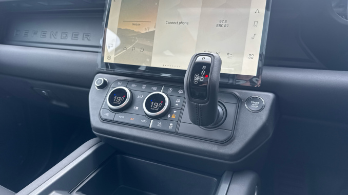 Land Rover Defender 3.0 D250 X-Dynamic SE 90 3dr Auto Diesel Estate - Image 13